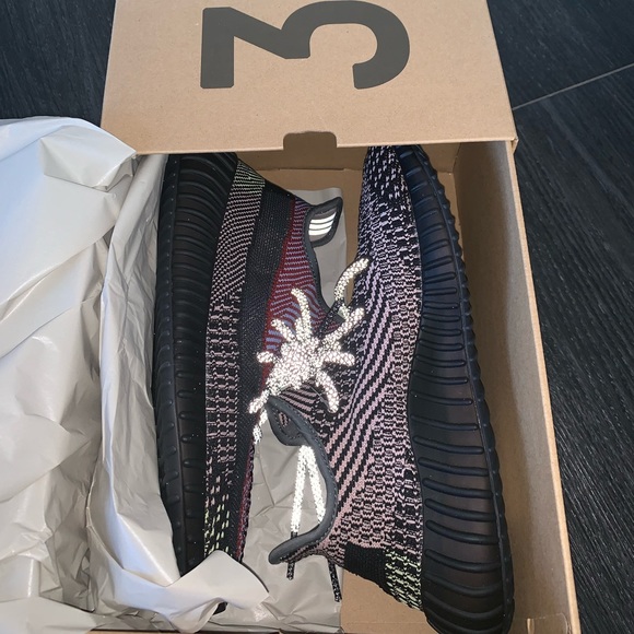 Buy new Adidas Yeezy Boost 350 V2 Yecheil fake sneakers